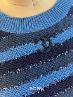 Pull en cachemire à manches courtes Chanel NWT à rayures bleues avec sequins et logo taille 38